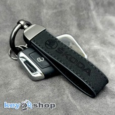Брелок для автоключа Шкода (Skoda) кожаный (черный) с карабином