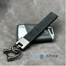 Брелок для автоключа Шкода (Skoda) кожаный (черный) с карабином