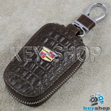 Ключница карманная (кожаная, коричневая, с тиснением, с карабином, на молнии, с кольцом), логотип авто Cadillac (Кадилак)