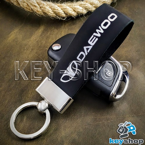 Брелок для авто ключей Daewoo (Дэу)  кожаный (черный, широкий) с хромированной фурнитурой 